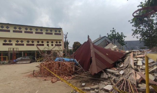 Gedung Sekolah Runtuh Tewaskan Seorang Pekerja Bangunan