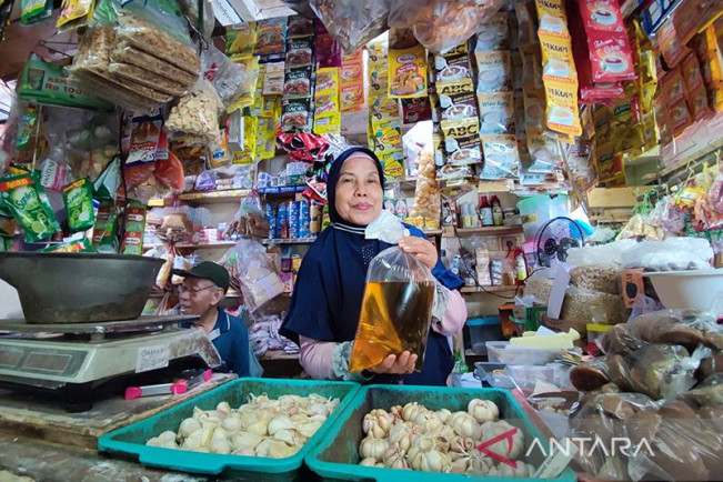 Kembalikan Fungsi Trotoar, Pemkot Jaktim Tata 107 PKL di Pasar Ciracas