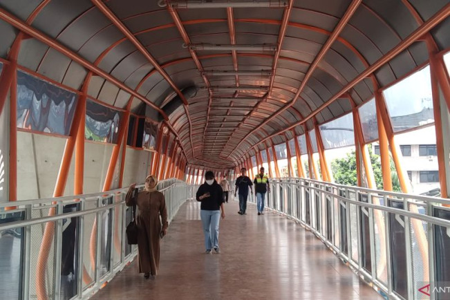 Sempat Goyang, Skywalk Kebayoran Lama Dipastikan Aman Dilintasi