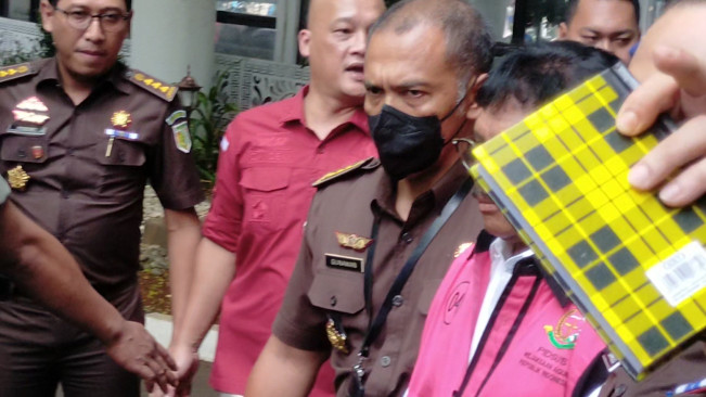 Penyidik Jampidsus Geledah Rumah Dinas Johnny G Plate