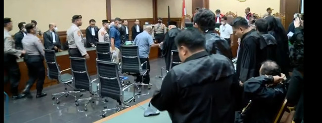 Lukas Enembe Didakwa Terima Suap Rp45 Miliar dari Sejumlah Rekanan