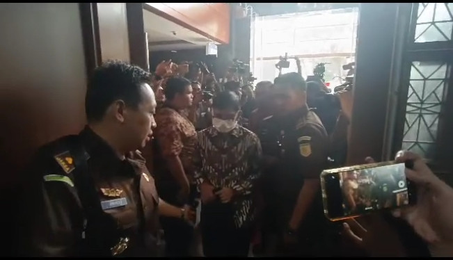 Johnny Plate Bersama Pihak Lain Lakukan Rekayasa Proyek BTS 4G