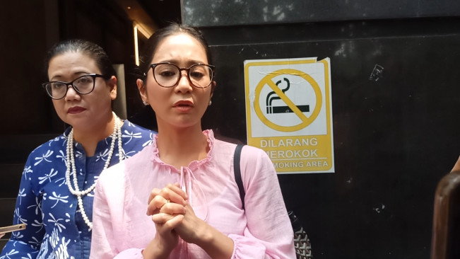 Bunga Zainal Diduga Ditipu Rp 15 Miliar, Kini Berusaha Hidup Irit