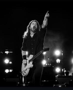 Dave Grohl Umumkan Kelahiran Bayi Perempuan Hasil Hubungan Di Luar Nikah