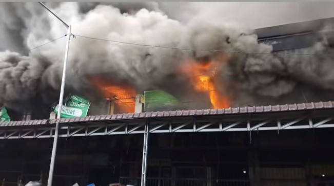 Gedung 4 Pajak Horas Siantar Kebakaran, Banyak Bahan Mudah Terbakar Sebabkan Api Cepat Menyebar