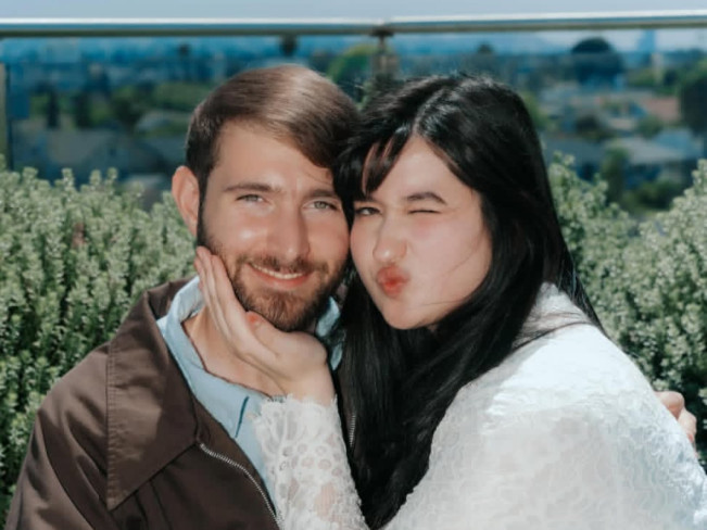 Potret Pernikahan Sederhana Stephanie Poetri dan Asher Novkov Bloom di California