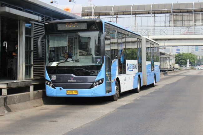 PAM Jaya Salurkan Air Bersih ke 32 Halte Transjakarta