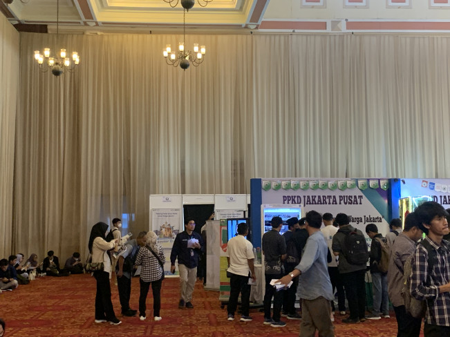 Angka Pengangguran di Jakarta Tinggi, Ibu Ini Sampai Antarkan Anaknya Cari Kerja