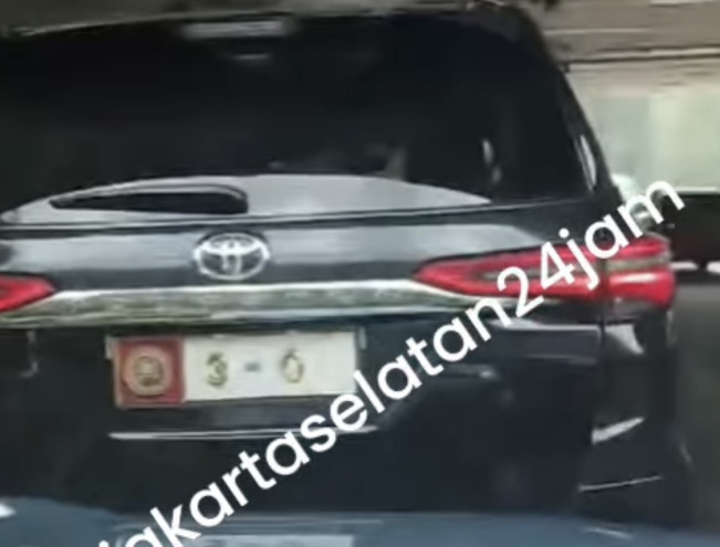 Pengemudi Pelat Dinas Terlibat Cekcok Dengan Sopir Taksi di Semanggi, Ini Kata Polisi