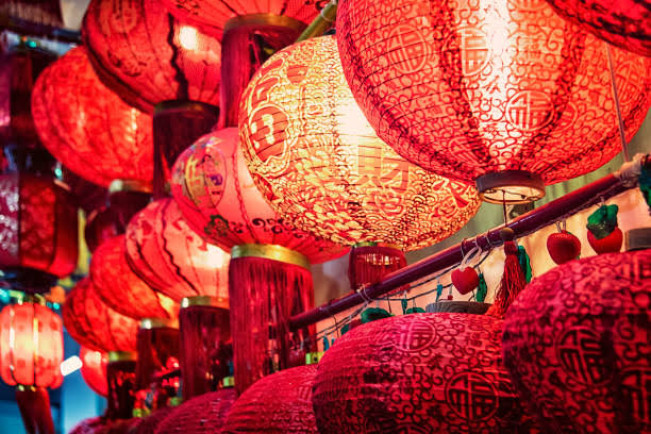 Menelusuri Makna dan Magis Lampion Imlek