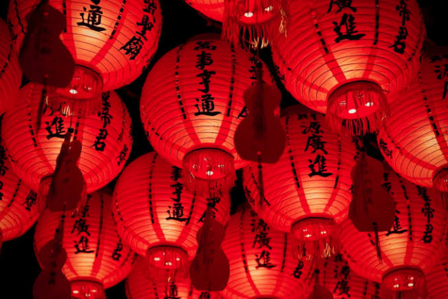 Menelusuri Makna dan Magis Lampion Imlek