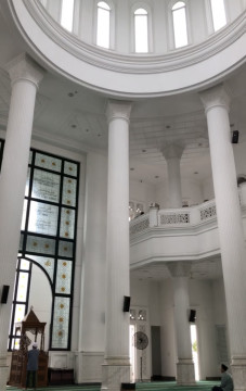 Melongok Megahnya Arsitektur Masjid Ramlie Musofa