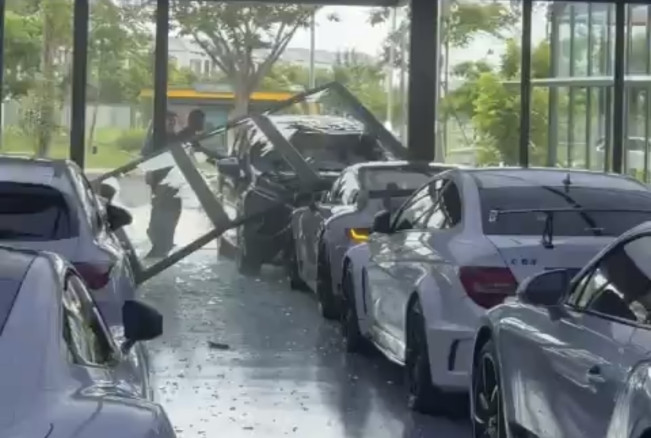 Segini Kecepatan Pengemudi Xpander saat Tabrak "Showroom" di Tangerang