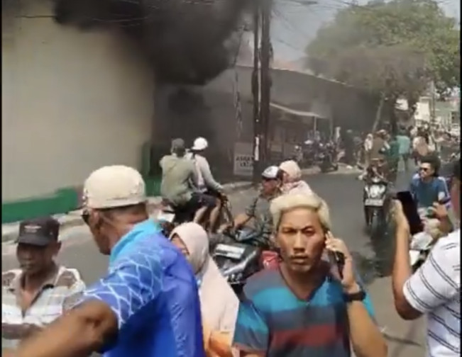 Breaking News! SDN 01 Pondok Bambu Kebakaran, 500 Jiwa Dievakuasi