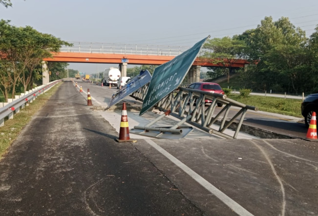Cerita Kepanikan Saksi Lihat Bus Rombongan Dosen Unpam Tabrak Tiang di Tol Cipali