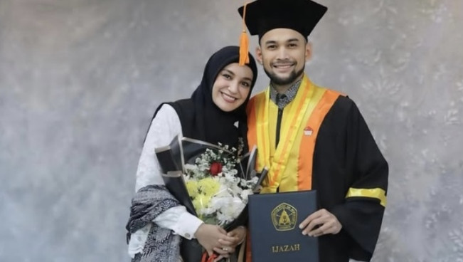Shireen Sungkar Bagikan Momen Bahagia Ketika Teuku Wisnu Wisuda