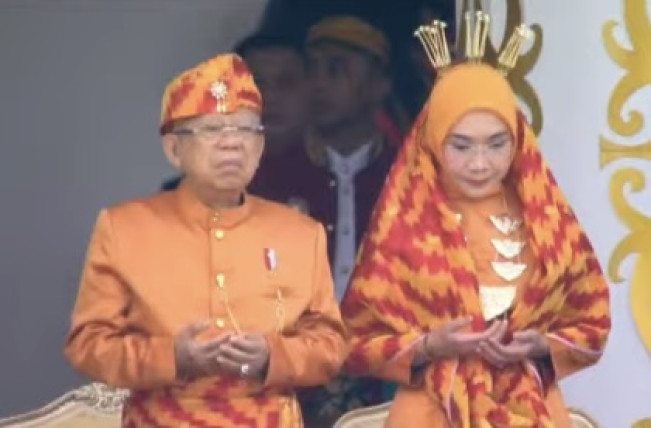 Upacara Dirgahayu Kemerdekaan Bangsa Indonesia Ke-79, Beda Pakaian Adat Jokowi dan Ma’ruf Amin