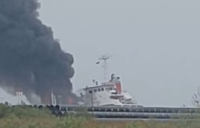 Kapal BBM Terbakar di Pelabuhan KBN Marunda, Korban Nihil