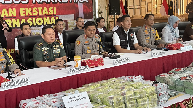 Polda Metro Jaya Bongkar Jaringan Narkoba Internasional, Barbuk Ratusan Kilogram Sabu Diamankan