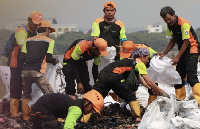 Tak Hanya Polisi, Petugas Kebersihan Juga Diterjunkan saat Natal 2023