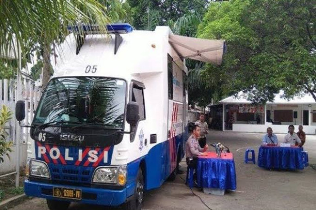Pria Lansia Diringkus usai Sebar Hoaks Peserta Aksi Demo Ditusuk Aparat