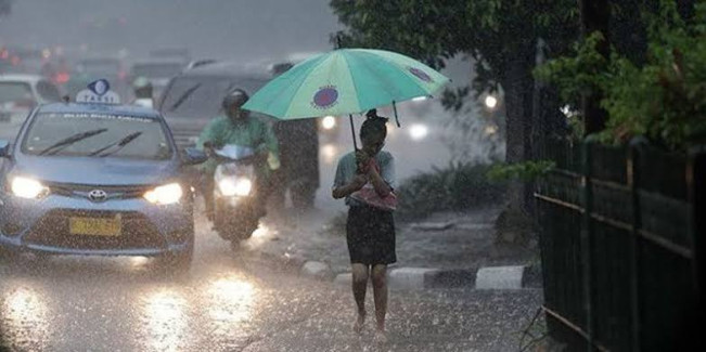 Hujan Ringan Diprediksi Bakal Mengguyur Jakarta Pada Senin Malam Ini