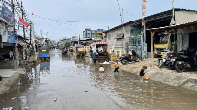 Banjir Rob Masih Merendam Permukiman di Muara Angke, Aktivitas Warga Terhambat