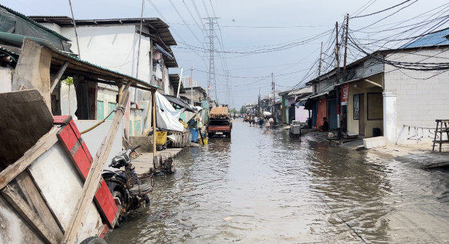 Kisah Warga Muara Angke Terendam Banjir Rob, Rugi Tidak Bisa Usaha Karena Terendam Air