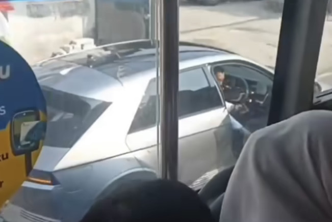 Kronologi Pengemudi Mobil Cekcok dengan Sopir Bus Transjakarta