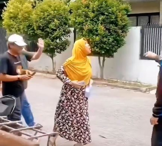 Viral Emak-emak ASN Pemkot Bekasi Ngomel Saat Umat Kristen Sedang Beribadah