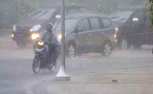 8 Tips Aman dan Nyaman Berkendara Saat Musim Hujan dan Libur Nataru
