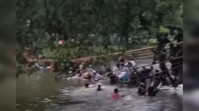 Viral Jembatan Taman Cadika Medan Roboh, Puluhan Pengunjung Tercebur