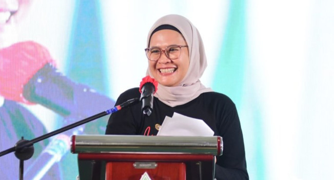 Viral Nina Agustina Calon Bupati Indramayu Teriak 'Saya Anak Da'i Bahtiar', Ini Profilnya