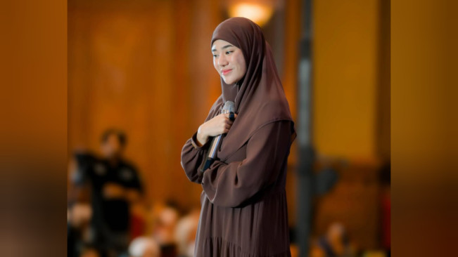 Ustaz Adi Hidayat Beri Nama Baru ke Clara Shinta Usai Mualaf, Kini Dituduh Sebar Video Gus Miftah