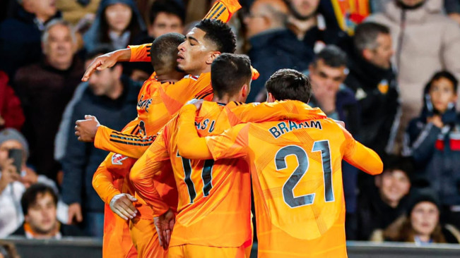Comeback Dengan 10 Pemain, Real Madrid Atasi Valencia 2-1