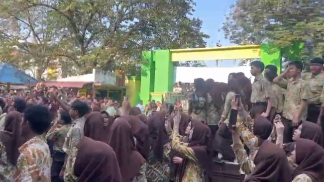 Ratusan Siswa Man 2 Model Medan Demo Tuntut Kejelasan SNBP, Kepsek Bilang Sabar