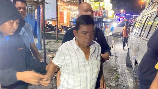 Lagi Jualan Bakso Keliling, Tersangka Korupsi Stadion Madina Ditangkap