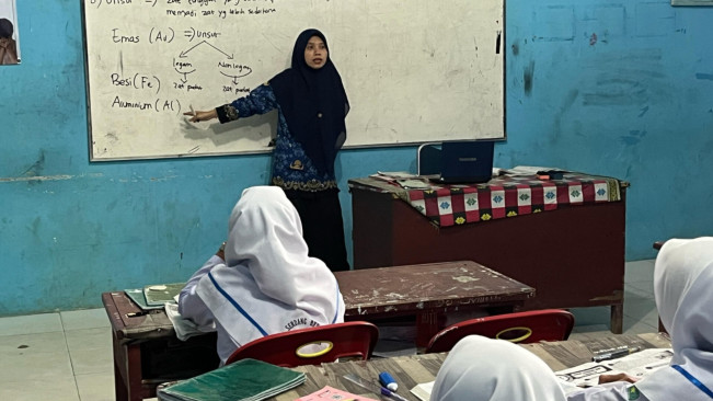 Sosok Rizky Mulia Sari Harahap, Guru Penyandang Disabilitas yang Pantang Nyerah Mengajar