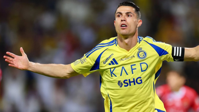 Cristiano Ronaldo Pemain Sepak Bola Terseksi 2025? Tentu Saja Bukan!