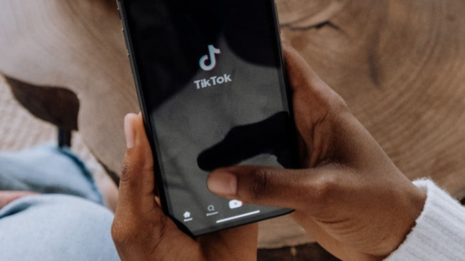 Kelamaan Scroll TikTok, Begini Efek Bahaya yang Bisa Kamu Dapatkan!
