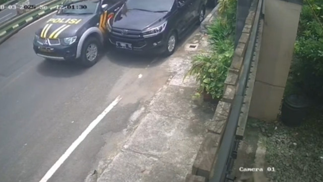 Viral Mobil Advokat yang Lagi Parkir Diserempet Mobil Polisi dan Langsung Kabur