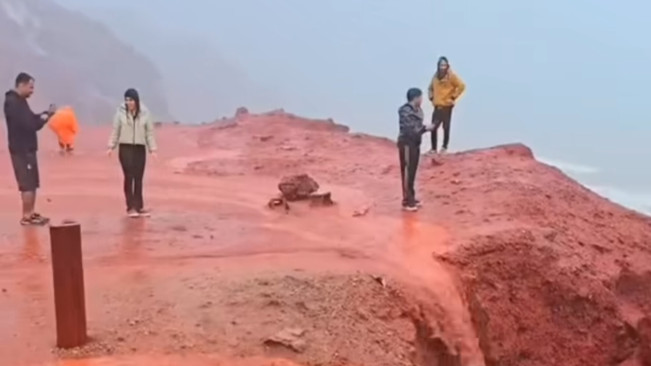 Fenomena Langka! Pantai dan Laut di Pulau Hormuz Iran Berubah Merah Darah, Ini Penjelasannya