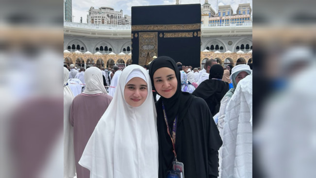 Potret Tissa Biani dan Michelle Ziudith di Mekkah, Syuting Film?