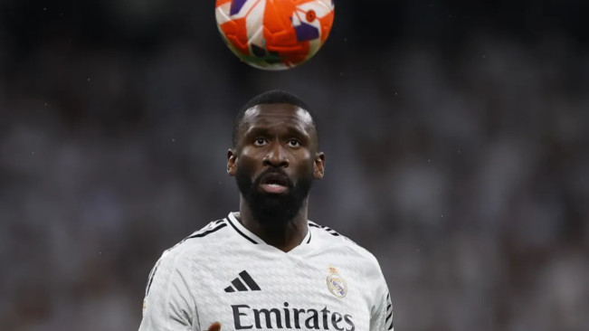 Momen Antonio Ruediger Dapat Kartu Merah Usai Lempar Botol ke Wasit di Final Copa del Rey 2025