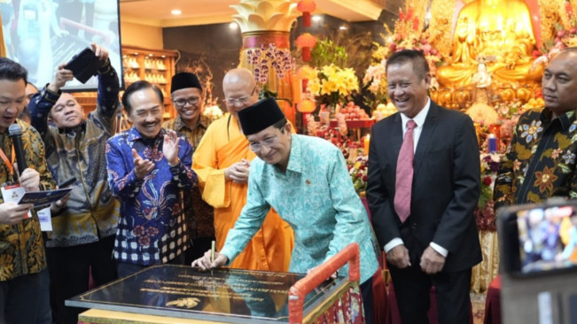Hadiri Perayaan Waisak 2025, Menag Nasaruddin Umar: Perbedaan Adalah Lukisan Agung dari Tuhan