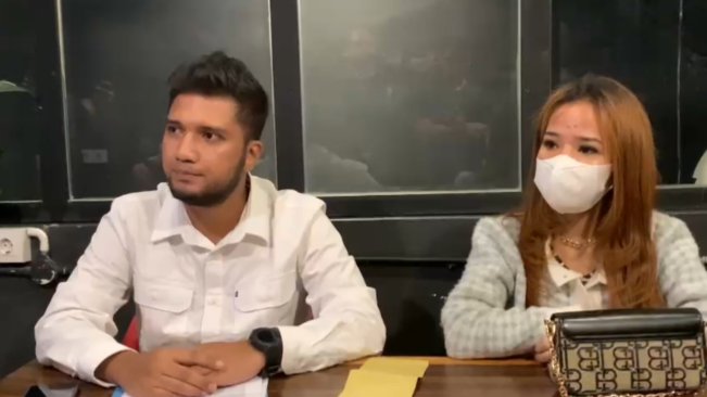 SN didampingi kuasa hukumnya memberikan keterangan pers. [FT News/Reza Syahputra]