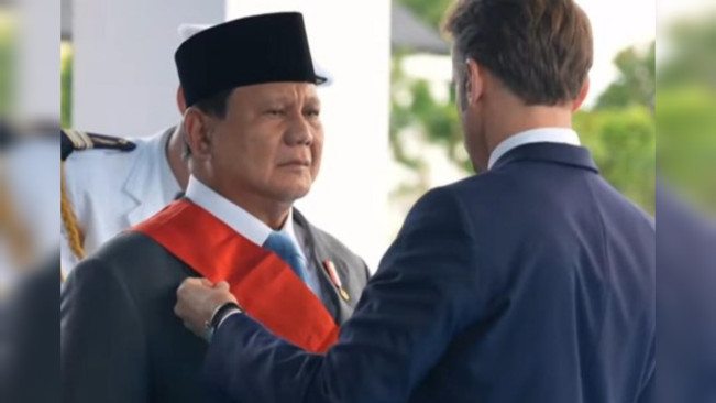 Prabowo Subianto Terima Penghargaan Tertinggi dari Presiden Prancis di Akmil Magelang