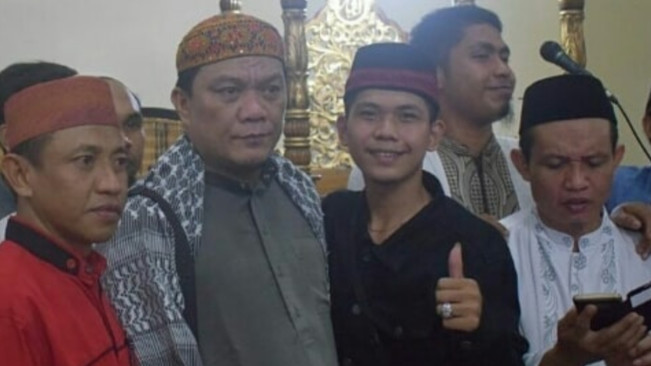 Ustaz Yahya Waloni bersama jemaah.  [Instagram/@ceramah_ustaz_yahya_waloni]