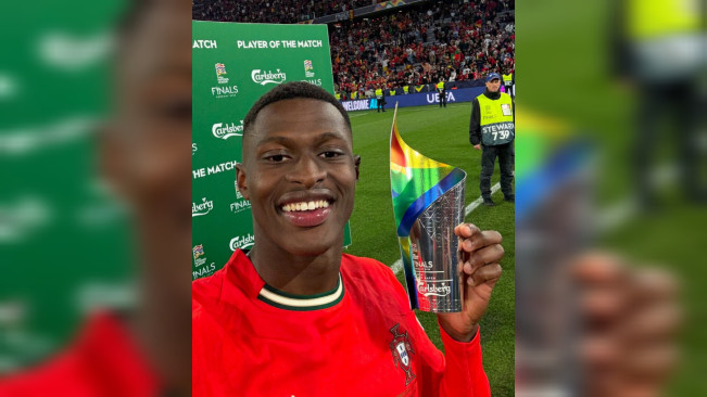 Bek sayap kiri Portugal, Nuno Mendes dinobatkan sebagai pemain terbaik final UEFA Nations League 2025. [Instagram/@portugal]