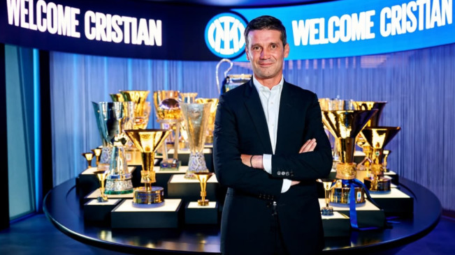 Cristian Chivu Resmi Jadi Pelatih Baru Inter Milan